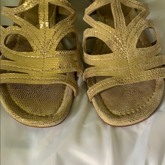 Gold wedge sandals - Picture 3 of 6